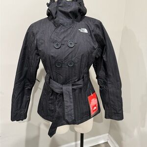 The North Face Black Ski Jacket with Hood and Water-Resistant Fabric